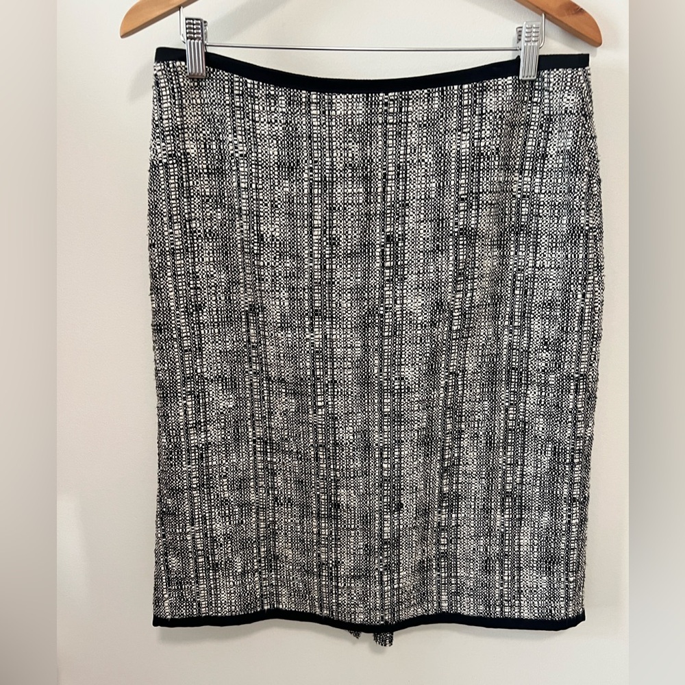 Talbots Black White Tweed Skirt Women’s Size 8 Lined Contrast Piping Kick Pleat